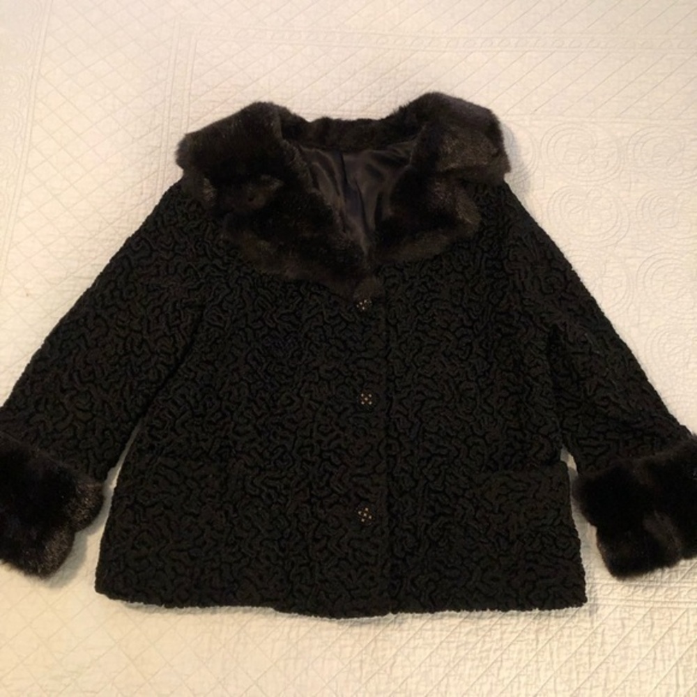 Vintage Black Curly Lamb wool coat with fur collar. Women’s size medium.